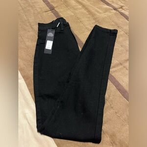 NWT- FashionNova Skinny Jeans